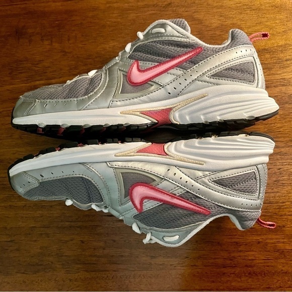 Nike Impact Zone Retro Women
Size 11 Gray Pink Athletic
Running Shoes 327860-061 - Picture 10 of 14